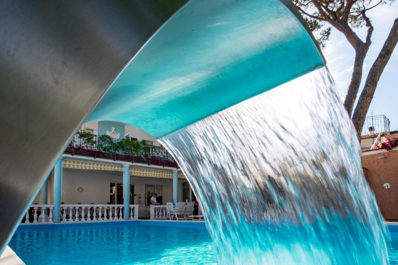 Hotel Villa Dei Fiori - Sul Mare Con Piscina Viserbella di Rimini Exteriör bild