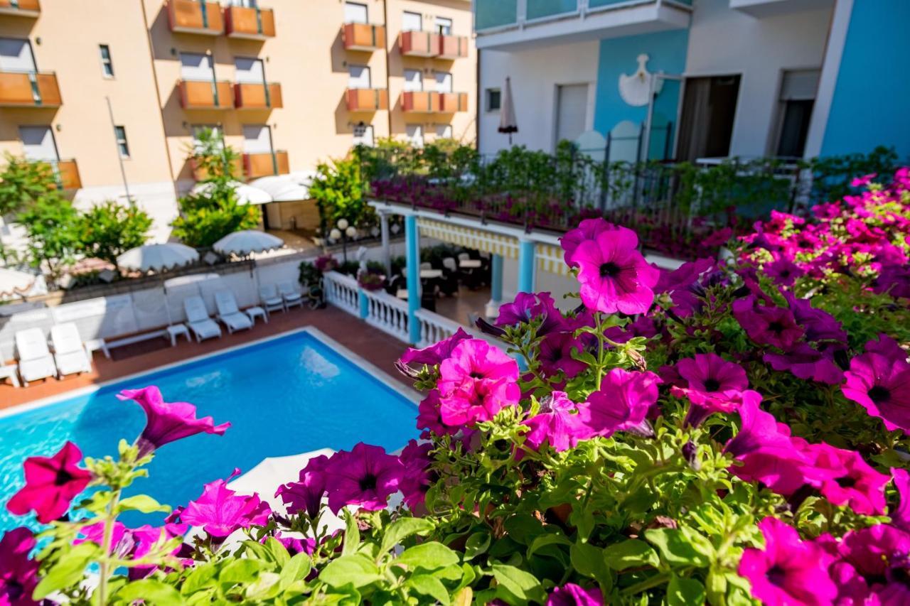 Hotel Villa Dei Fiori - Sul Mare Con Piscina Viserbella di Rimini Exteriör bild