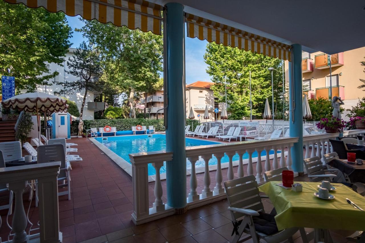 Hotel Villa Dei Fiori - Sul Mare Con Piscina Viserbella di Rimini Exteriör bild