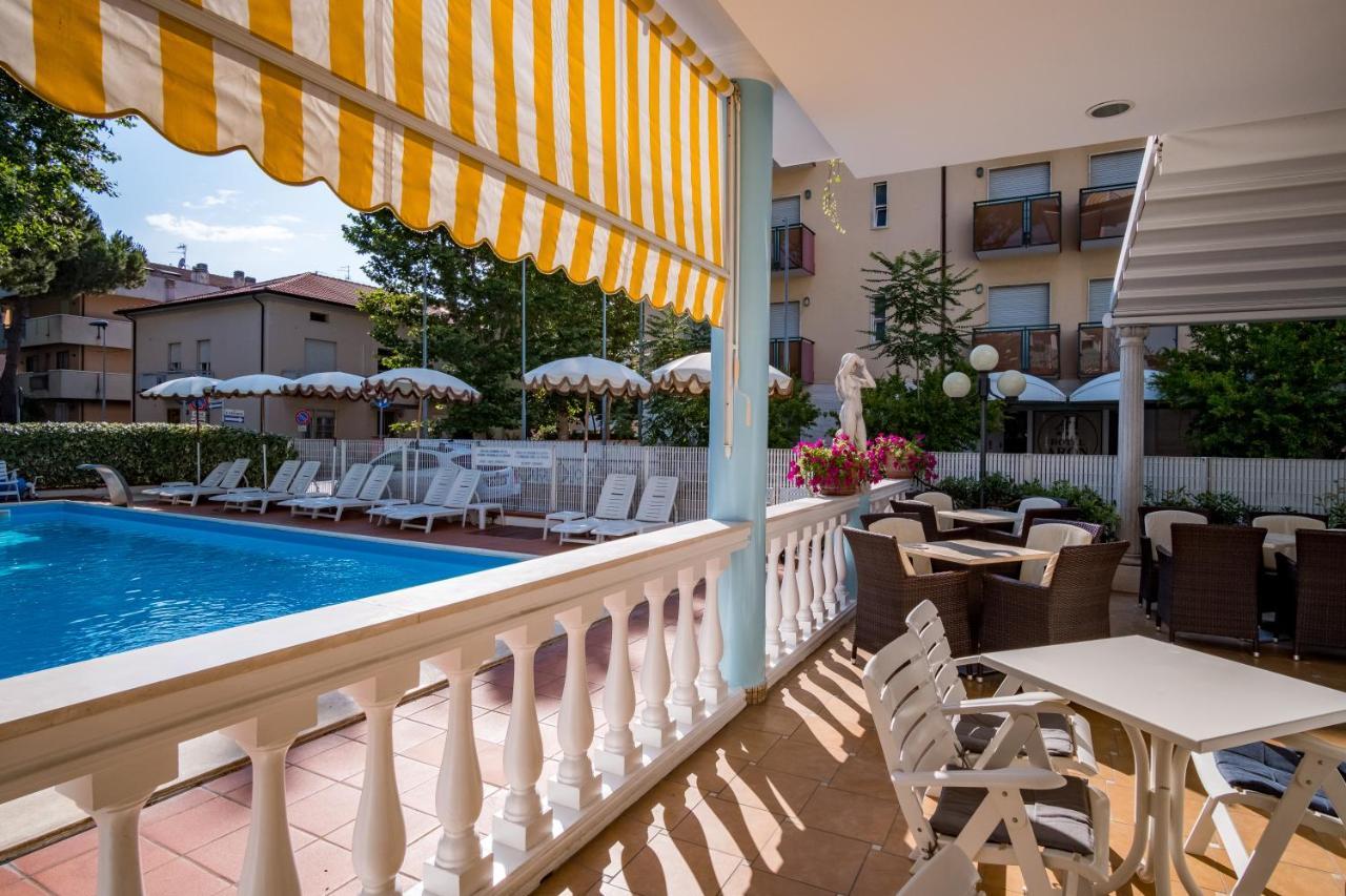 Hotel Villa Dei Fiori - Sul Mare Con Piscina Viserbella di Rimini Exteriör bild