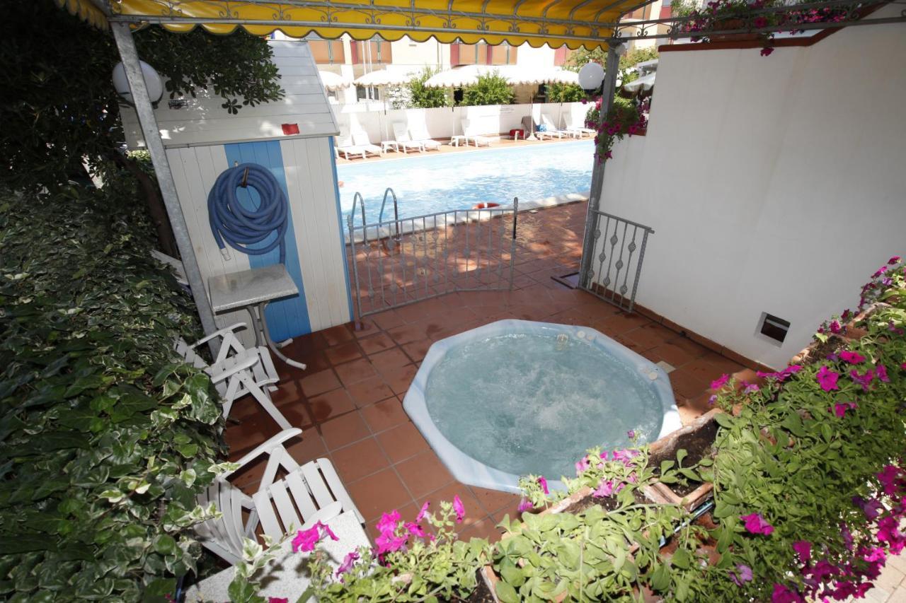 Hotel Villa Dei Fiori - Sul Mare Con Piscina Viserbella di Rimini Exteriör bild