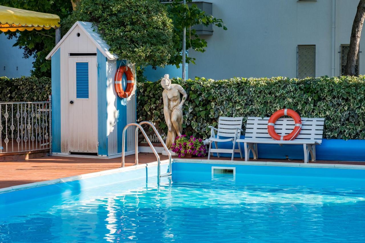 Hotel Villa Dei Fiori - Sul Mare Con Piscina Viserbella di Rimini Exteriör bild