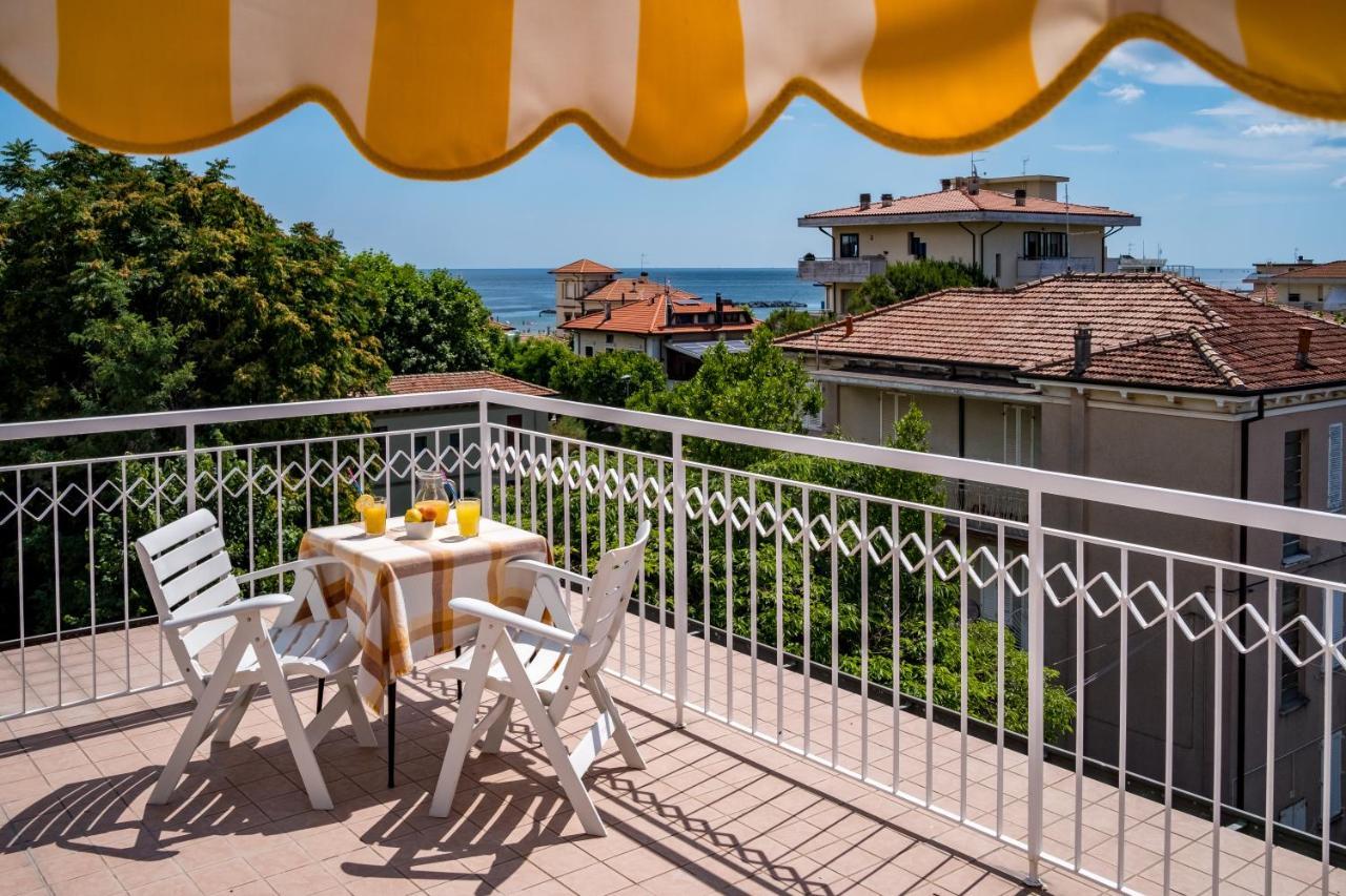 Hotel Villa Dei Fiori - Sul Mare Con Piscina Viserbella di Rimini Exteriör bild