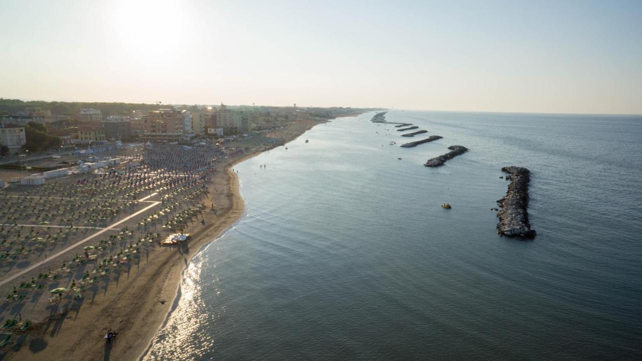 Hotel Villa Dei Fiori - Sul Mare Con Piscina Viserbella di Rimini Exteriör bild