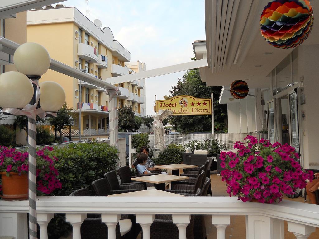 Hotel Villa Dei Fiori - Sul Mare Con Piscina Viserbella di Rimini Exteriör bild