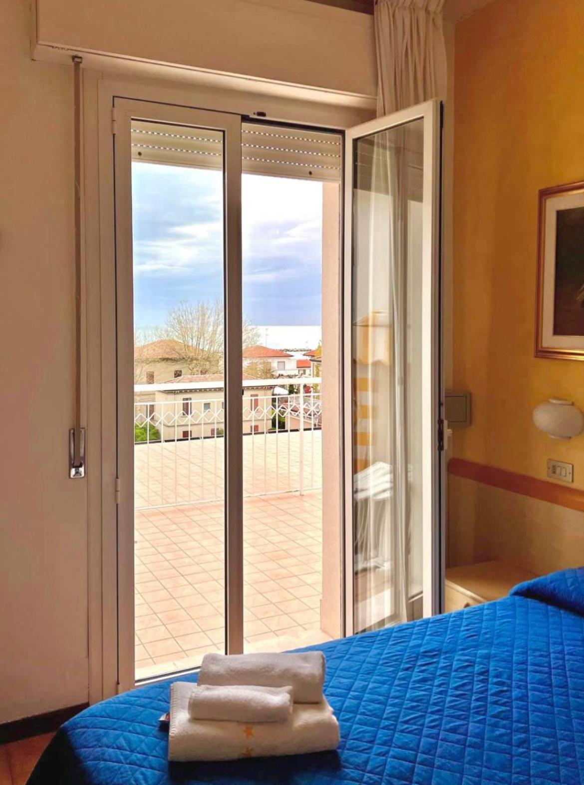Hotel Villa Dei Fiori - Sul Mare Con Piscina Viserbella di Rimini Exteriör bild