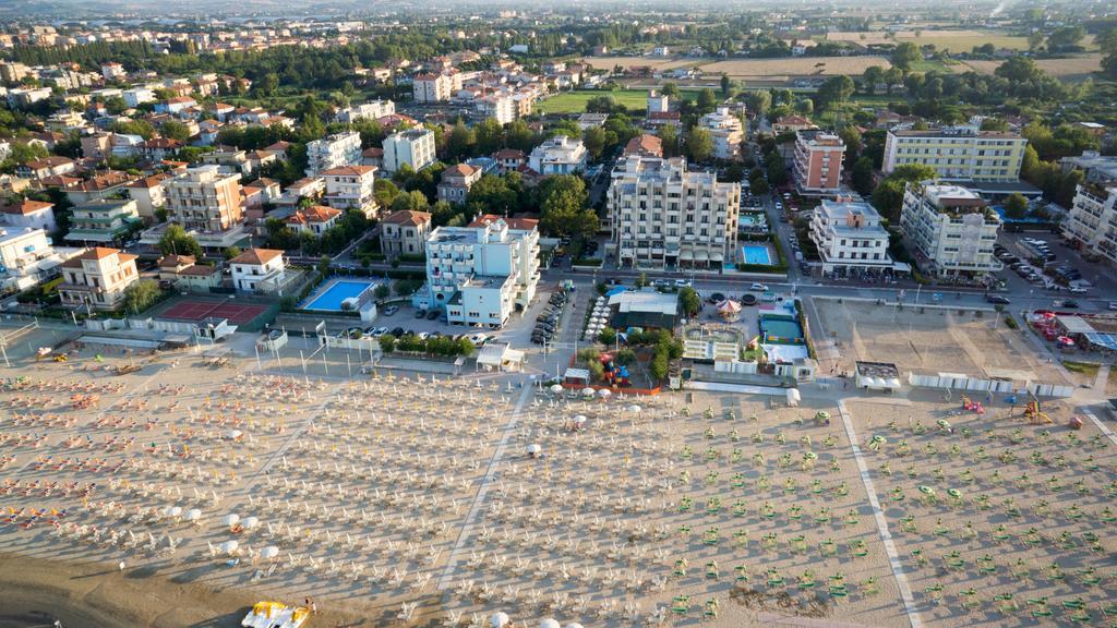 Hotel Villa Dei Fiori - Sul Mare Con Piscina Viserbella di Rimini Exteriör bild