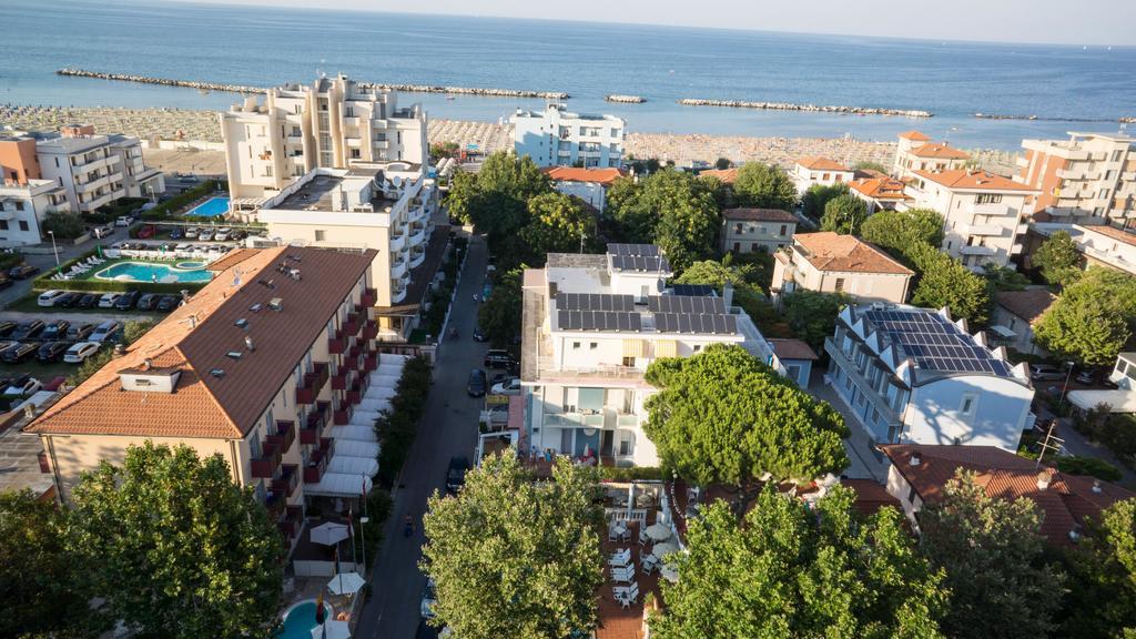 Hotel Villa Dei Fiori - Sul Mare Con Piscina Viserbella di Rimini Exteriör bild